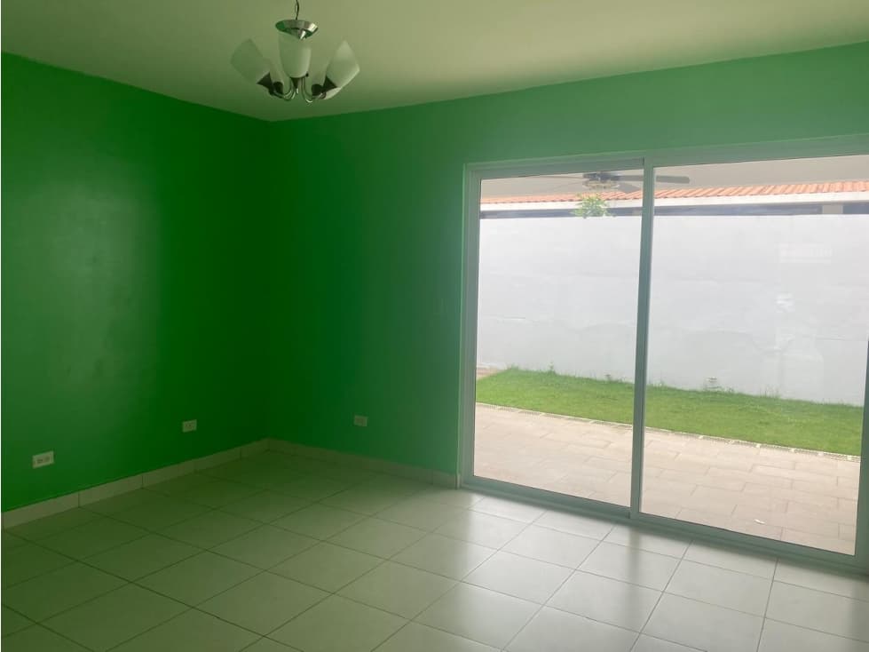 VENTA / ALQUILER DE CASA EN CHORRERA -MONTELIMAR - 1