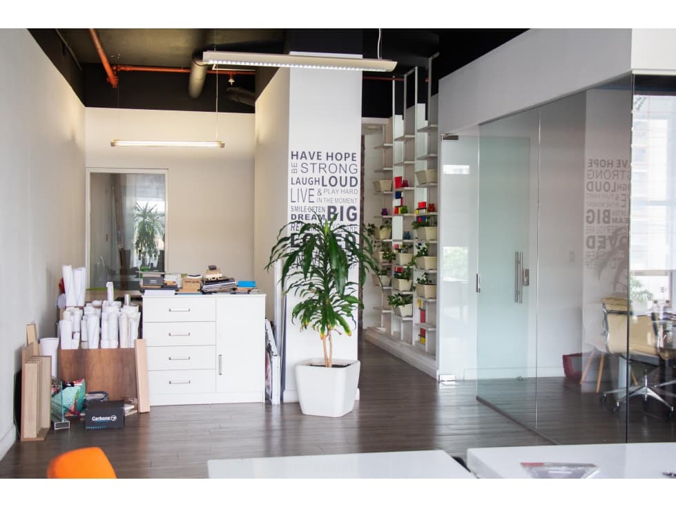 VENTA DE OFICINA EN VICTORIA HILLS, 12 OCTUBRE - 1