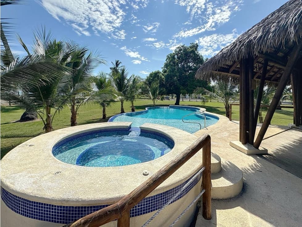 Venta de Casa en Coco Beach , Puerto Armuelles - 1