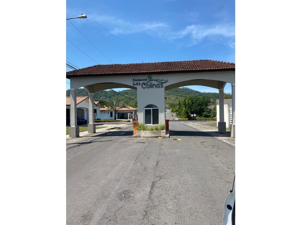 Venta de Casa en Residencial Las Colinas, San Carlitos,David Chiriquí - 1