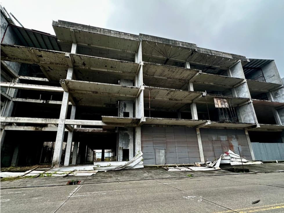 Se Vende Edificio en la Zona Libre de Colón - 1
