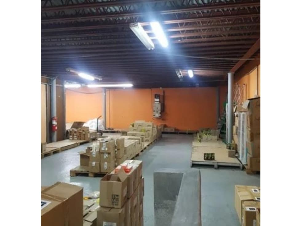 VENTA DE BODEGA EXTENSA EN RIO ABAJO 1000MTS2 - 1