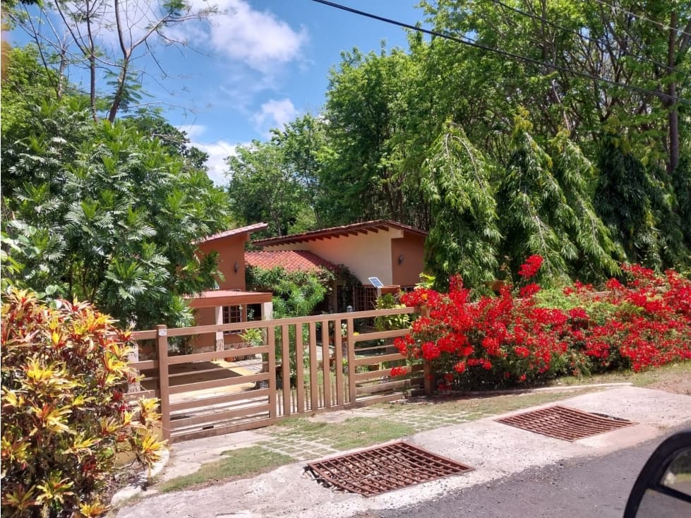 SE VENDE CASA EN LOS LIRIOS (VIA AL VALLE DE ANTON) - 1