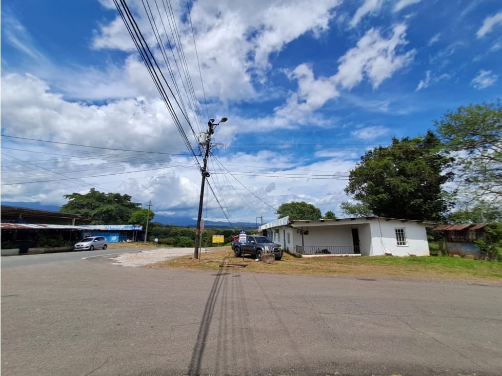 Local Comercial Tipo Casa en Esquina Estratégica - 1