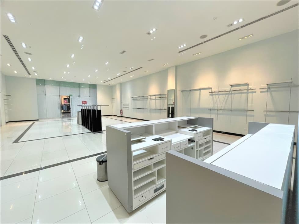 Alquiler o Venta de Local en Albrook Mall, entre Pasillo Koala y Orca - 1