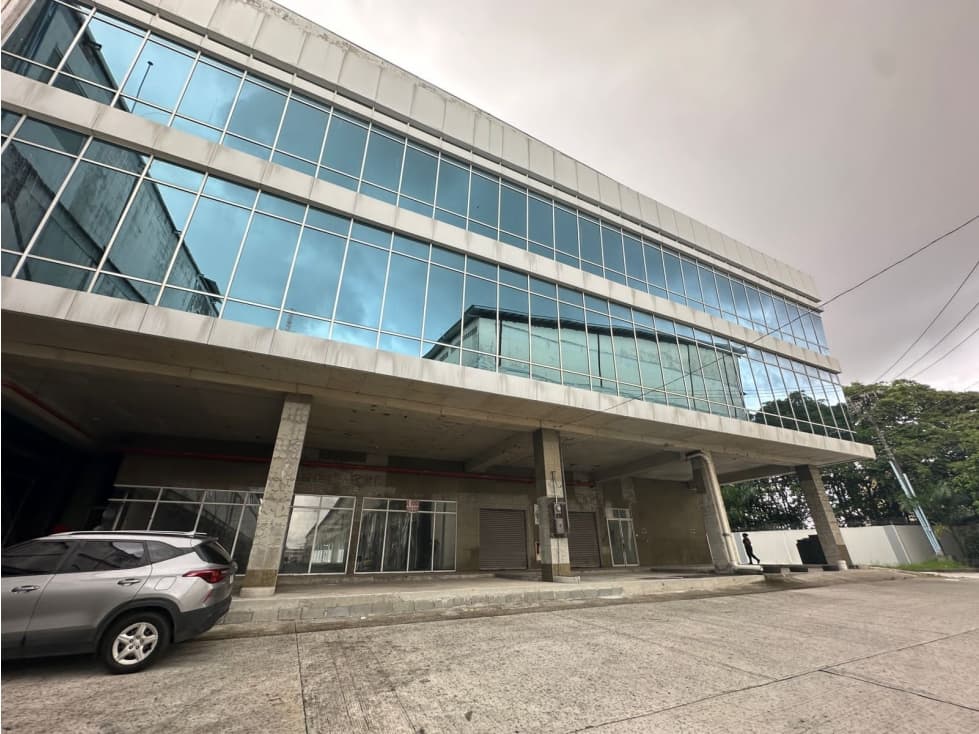 COLON / ZONA LIBRE / 5854 M2 / 3 NIVELES / 15 PARKING / FRENTE A CALLE - 1