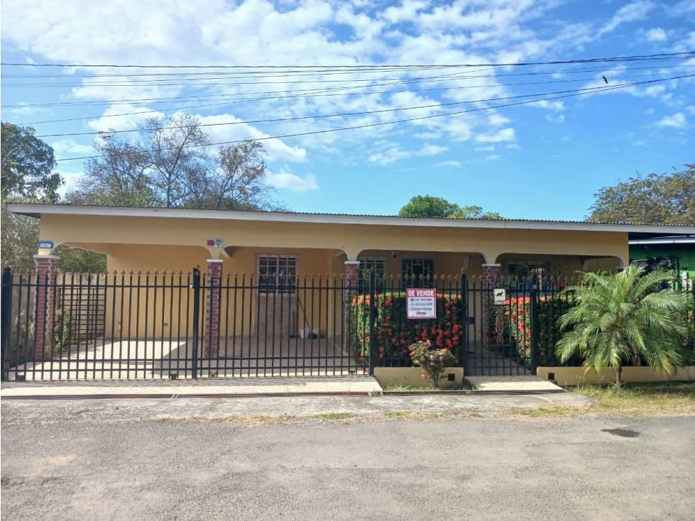 SE VENDE CASA EN NATA DE 4 HABITACIONES CERCA DE LA PANAMERICANA - 1