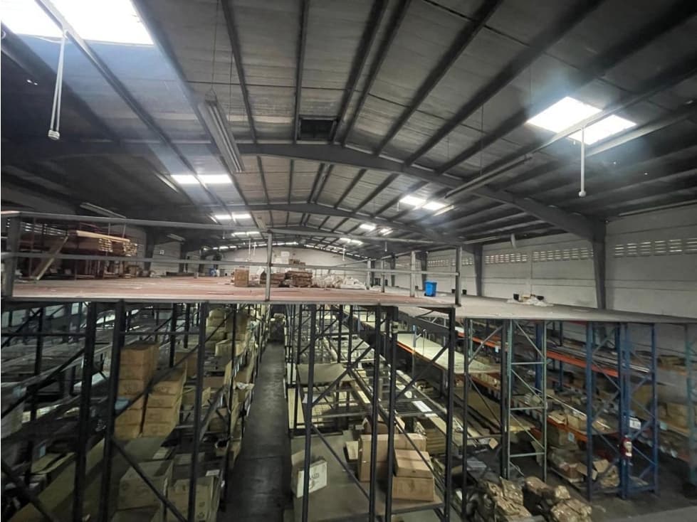 COLON / OFIBODEGA / 1800M / PUERTA ENROLLABLE / MEZZANINE / SOBRE VIA - 1