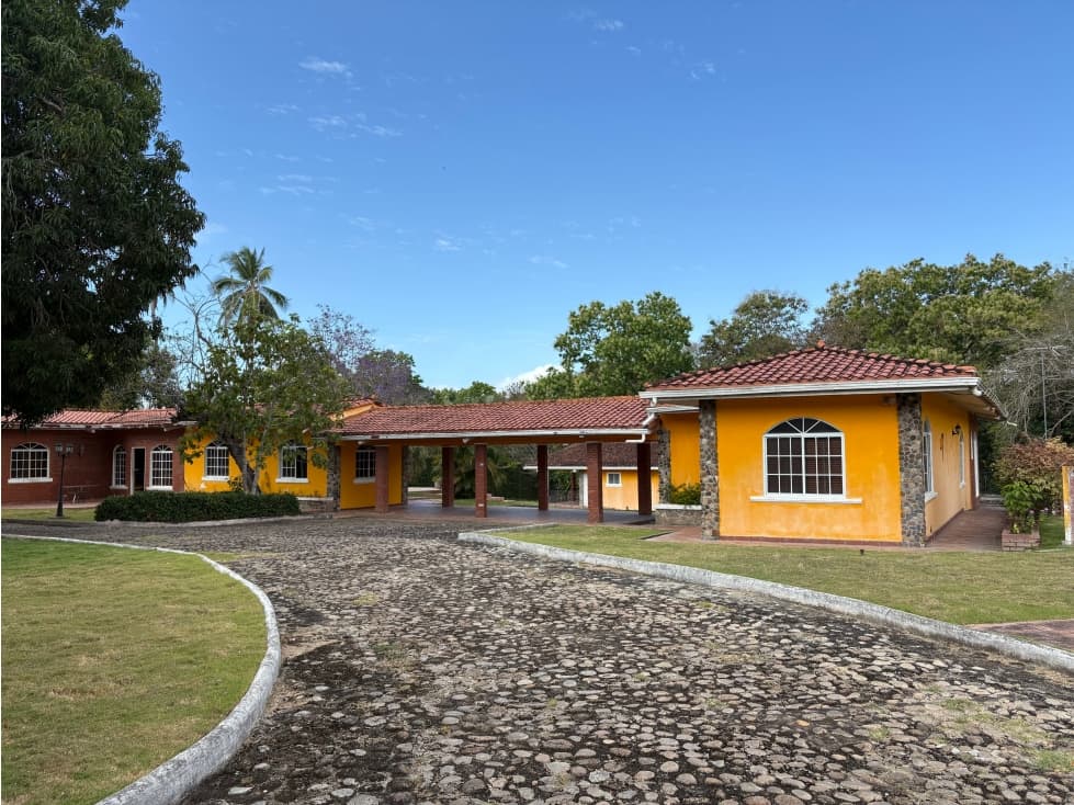 A LA VENTA TERRENO DE 8297 METROS CON CASA EN SANTA CLARA / AG - 1