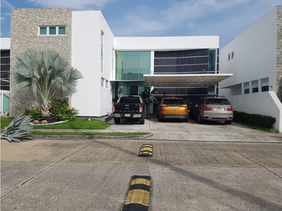 En Venta hermosa casa en Costa Esmeralda - 1