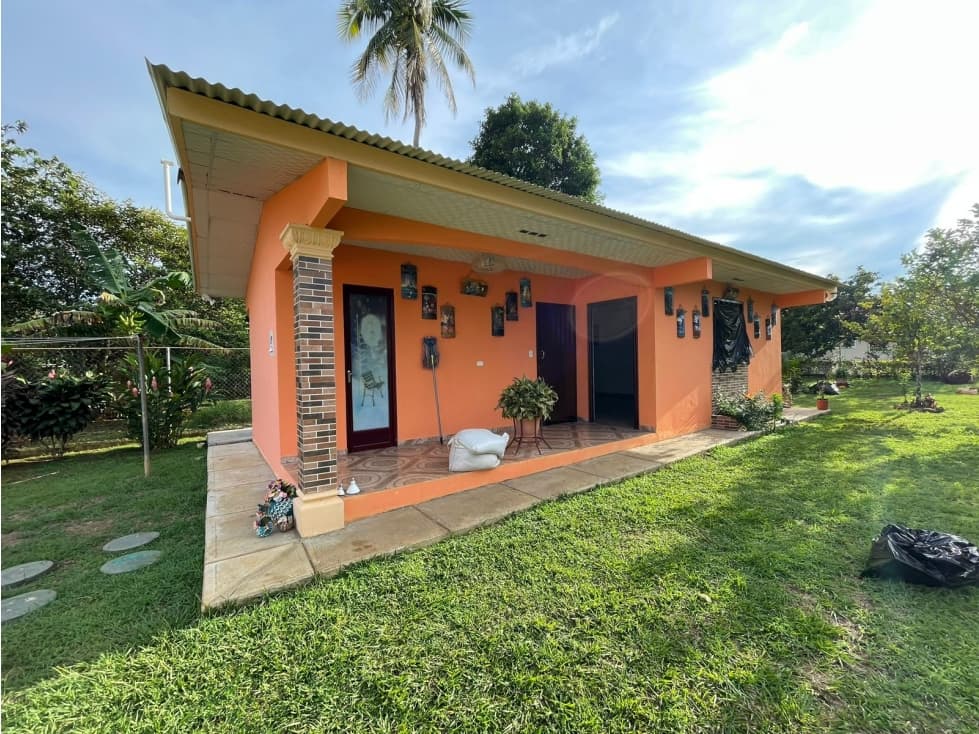 VENDO AMPLIA CASA DE 1466 MTS EN EL ROBLE $180.000!! - 1
