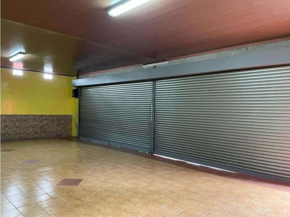 Se Vende Local Comercial en Parque Lefevre, Pueblo Nuevo - 1