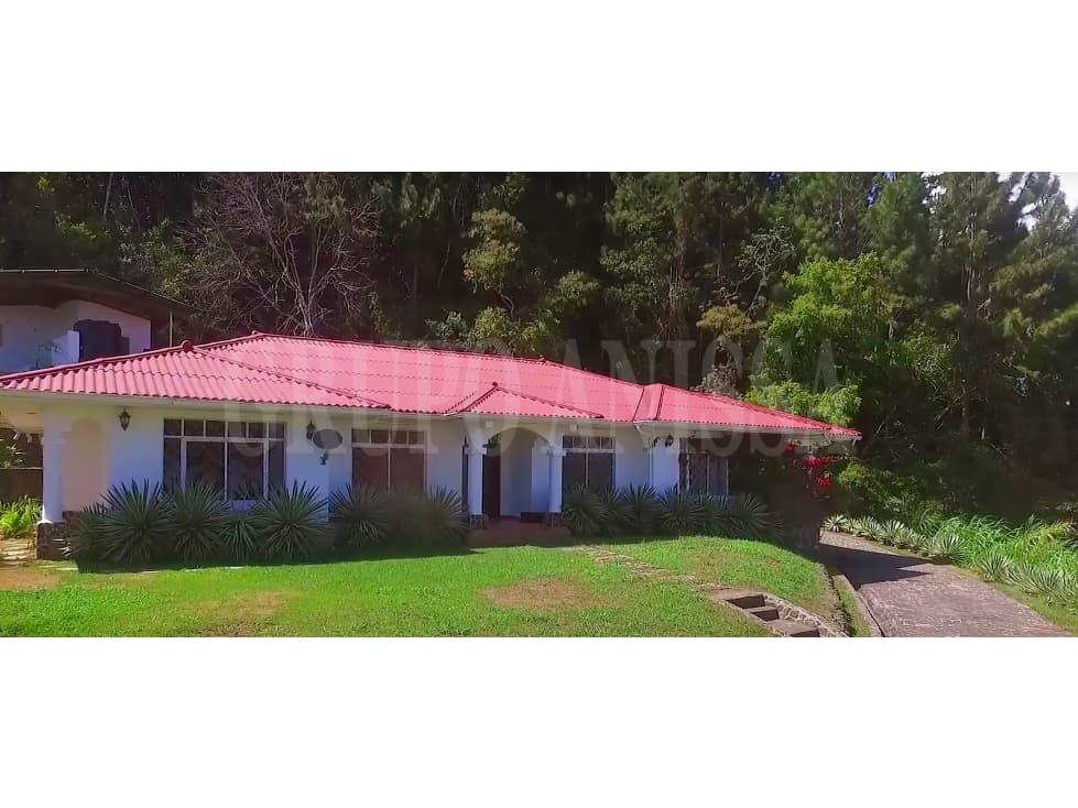 Oportunidad Única! Se Vende Casa Con Vistas Impresionantes en Sora - 1