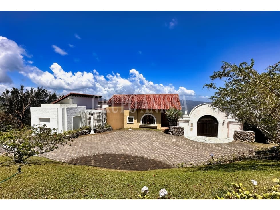 Se Vende Impresionante Casa con Vistas y Piscina en Sorá - 1
