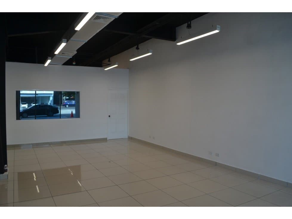 LOCAL COMERCIAL PLAZA COWES BELLA VISTA 100M2 - 1