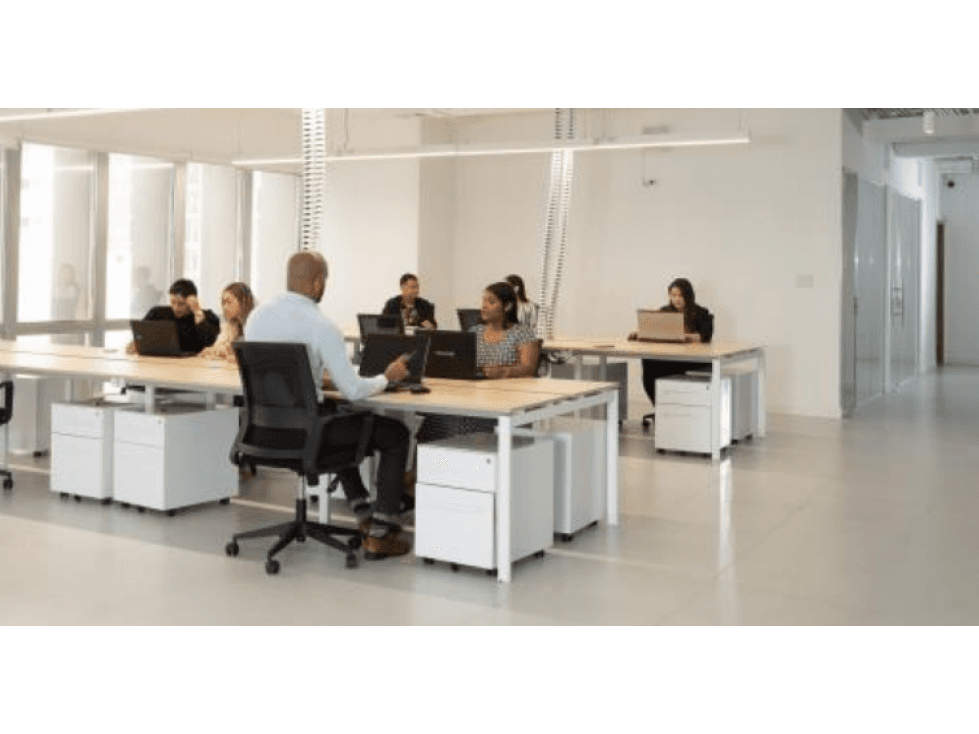 ESTACIONES DE TRABAJO Y OFICINAS EN ALQUILER CON TODOS LOS SERVICIOS - 1
