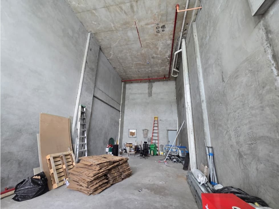 ALQUILER DE LOCAL COMERCIAL EN PLAZA MILLENIUM PARK TRANSISMICA AQ - 1