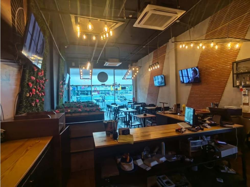 SE VENDE RESTAURANTE EN BRISAS DEL GOLF BRISAS MALL 60M2 PLANTA BAJA - 1