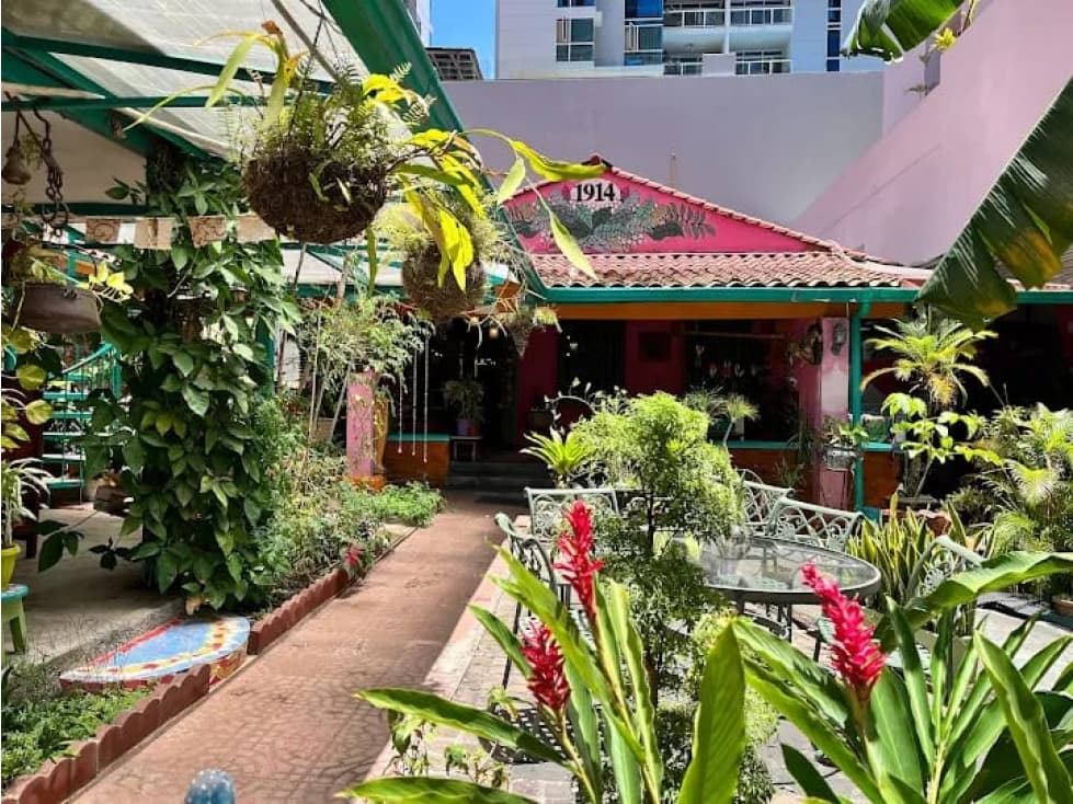 SE VENDE O ALQUILA POSADA EN BELLA VISTA 12 REC - 1
