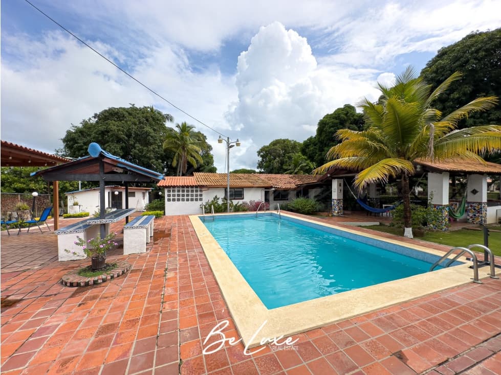 VENTA CASA DE PLAYA CON PISCINA EN NUEVA GORGONA (9) - 1