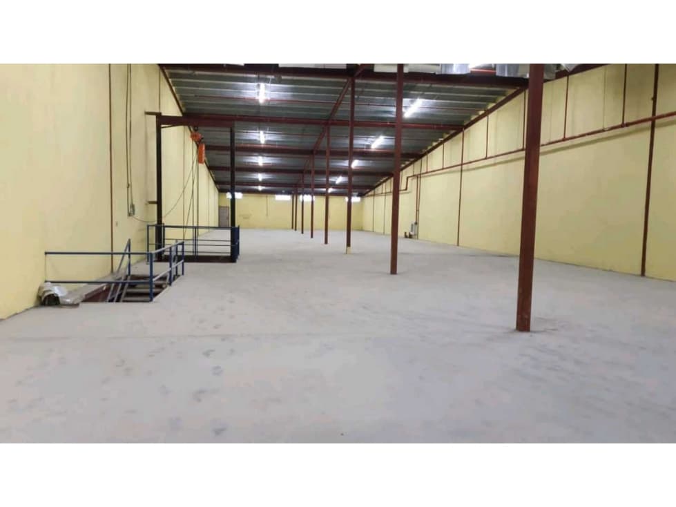 ALQUILER BODEGA COCO SOLITO 1350m2 4,500 - 1