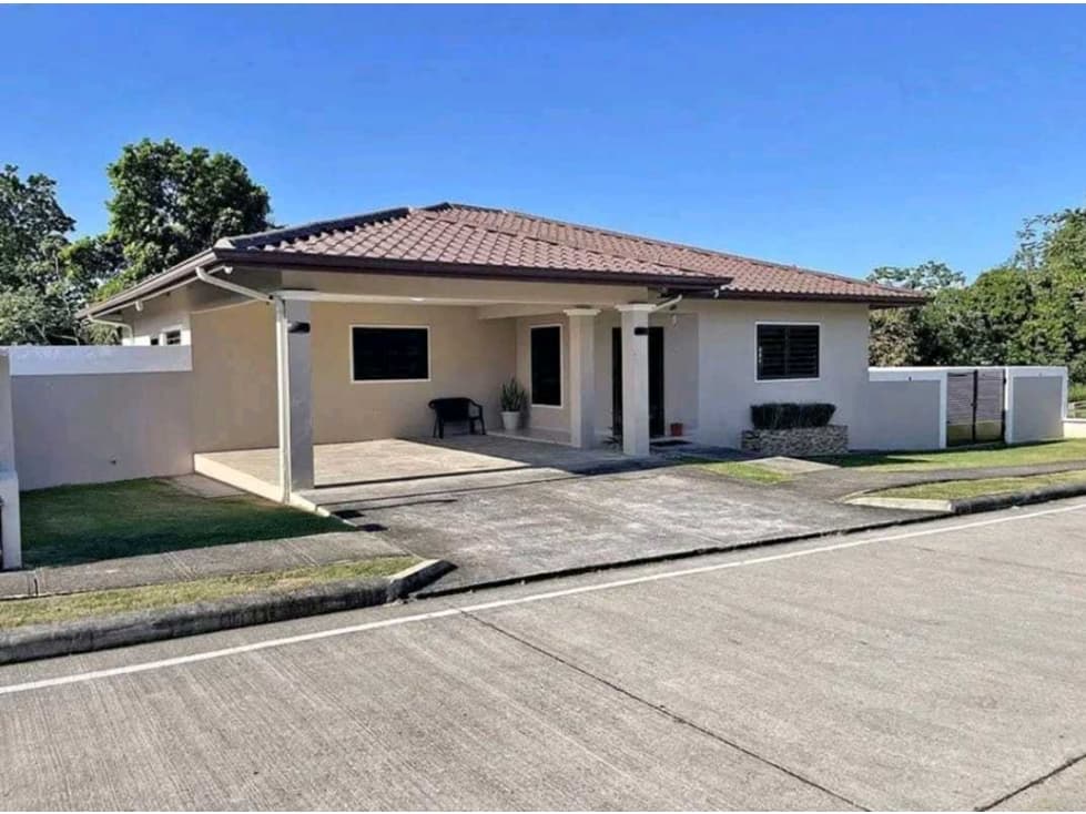 ALQUILER DE CASA EN ALGARROBOS RESIDENCIAL PRIVADO SEMI AMOBLADO - 1