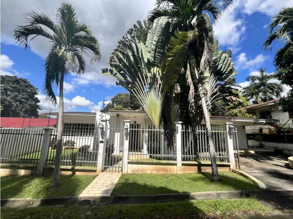 ALQUILER DE CASA EN LLANOS DE CURUNDU 300m2 - 1
