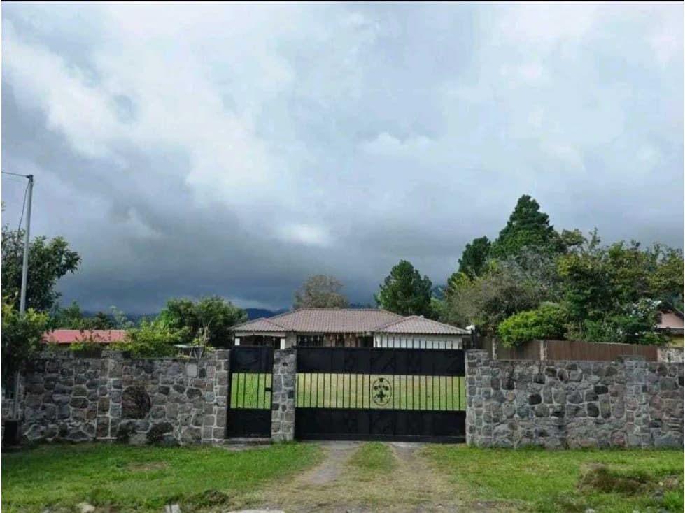 ALQUILER DE CASA EN VOLCAN SEMI AMOBLADA CERCADA C/CAMARAS DE SEGURIDA - 1