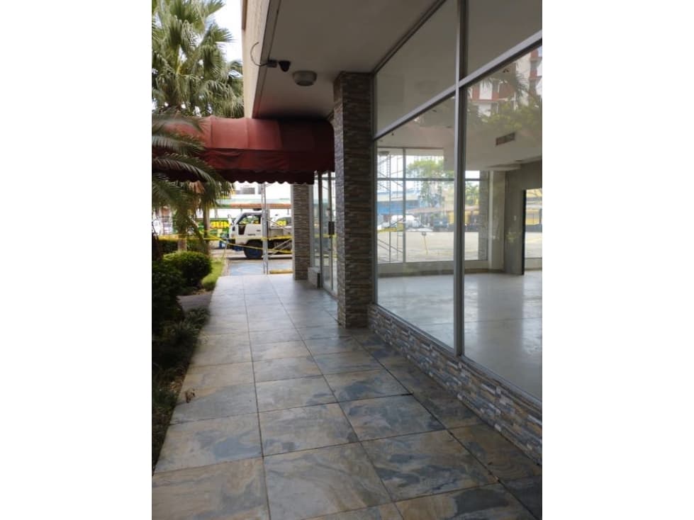 ALQUILER LOCAL COMERCIAL EN OBARRIO 200 M2 - 1