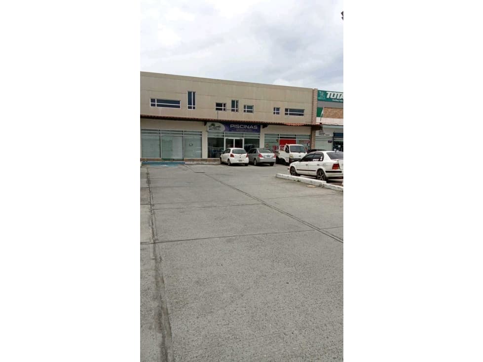 ALQUILER LOCAL COMERCIAL PAZA GORGONA IDEAL PARA TODO - 1