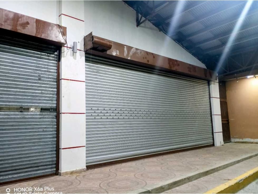 Alquilo amplio local de 150 mtrs en Bugaba - 1