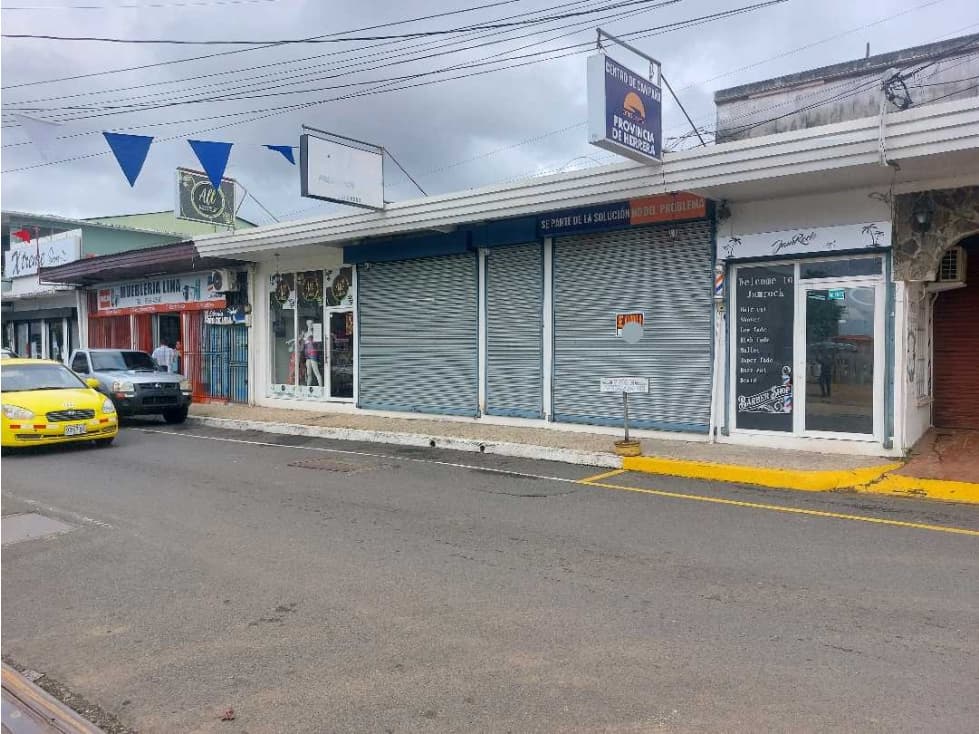 Alquilo local comercial Central de Chitre. - 1