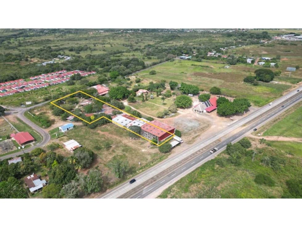 Alquilo o vendo gran Bodega/Galera con terreno en Aguadulce, Coclé - 1