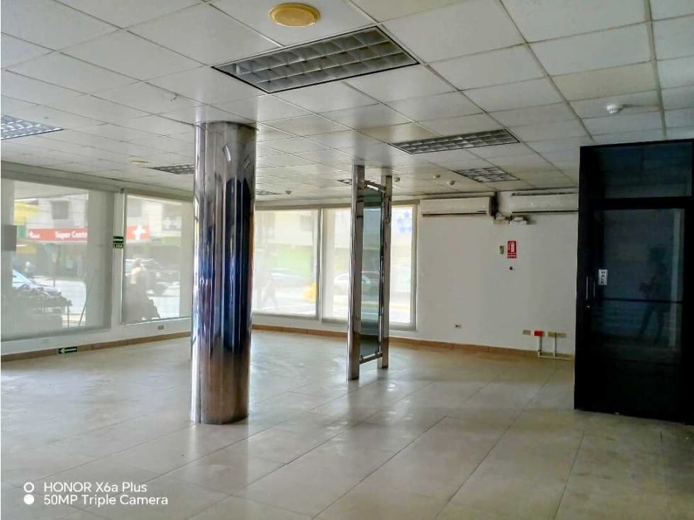 Se alquila moderno local en el centro de Bugaba! - 1