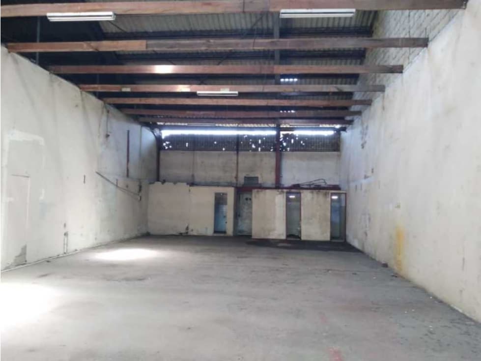 SE VENDE BODEGA EN ZONA LIBRE - 1