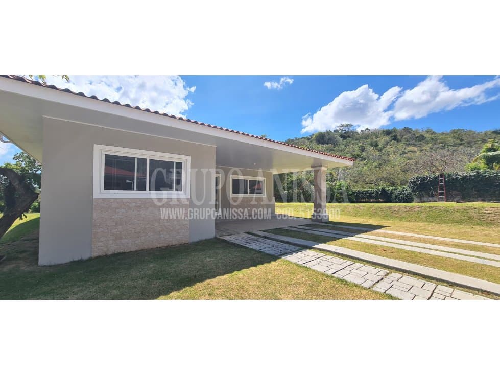 Se Vende Casa con Piscina en Urbanización Privada de Chame - 1