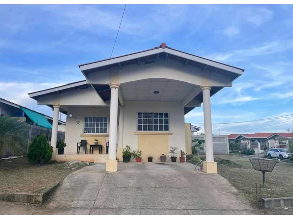 SE VENDE O SE ALQUILA CASA EN LA ARENA DE CHITRE - 1