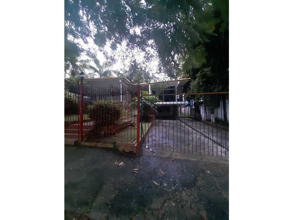 VENTA DE AMPLIA CASA PARA USO COMERCIAL CON PERMISO 900M2 MBR - 1