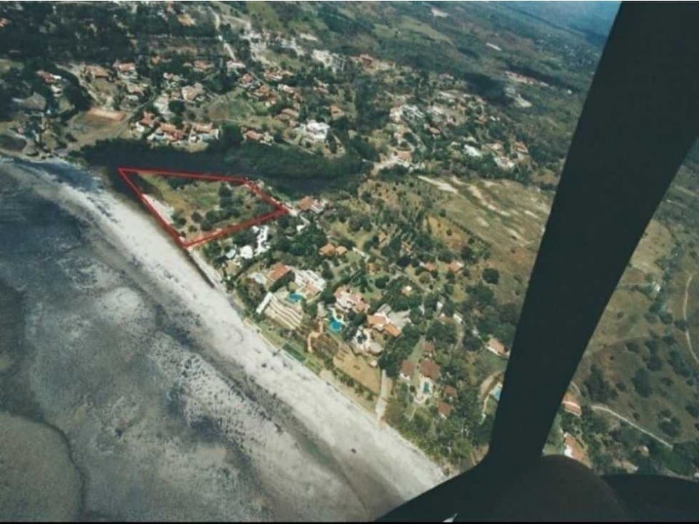 SE VENDE TERRENO BEACHFRONT FRENTE LA PLAYA - 1