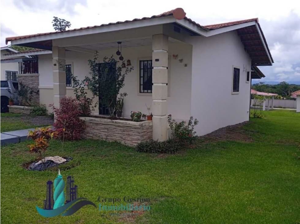 VENDO CASA 605m2 EN LOS ALGARROBOS - 1