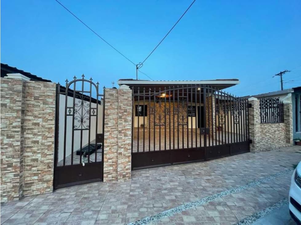 VENDO CASA EN COLON BARRIADA QUINTAS DE PILON - 1