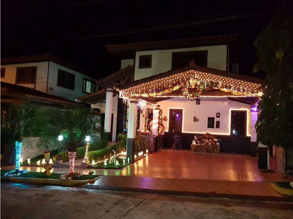 VENTA CASA LAS CUMBRES 6REC+4B - 1