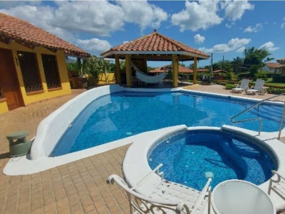 Venta de Casa con Piscina en Coronado, Chame - 1