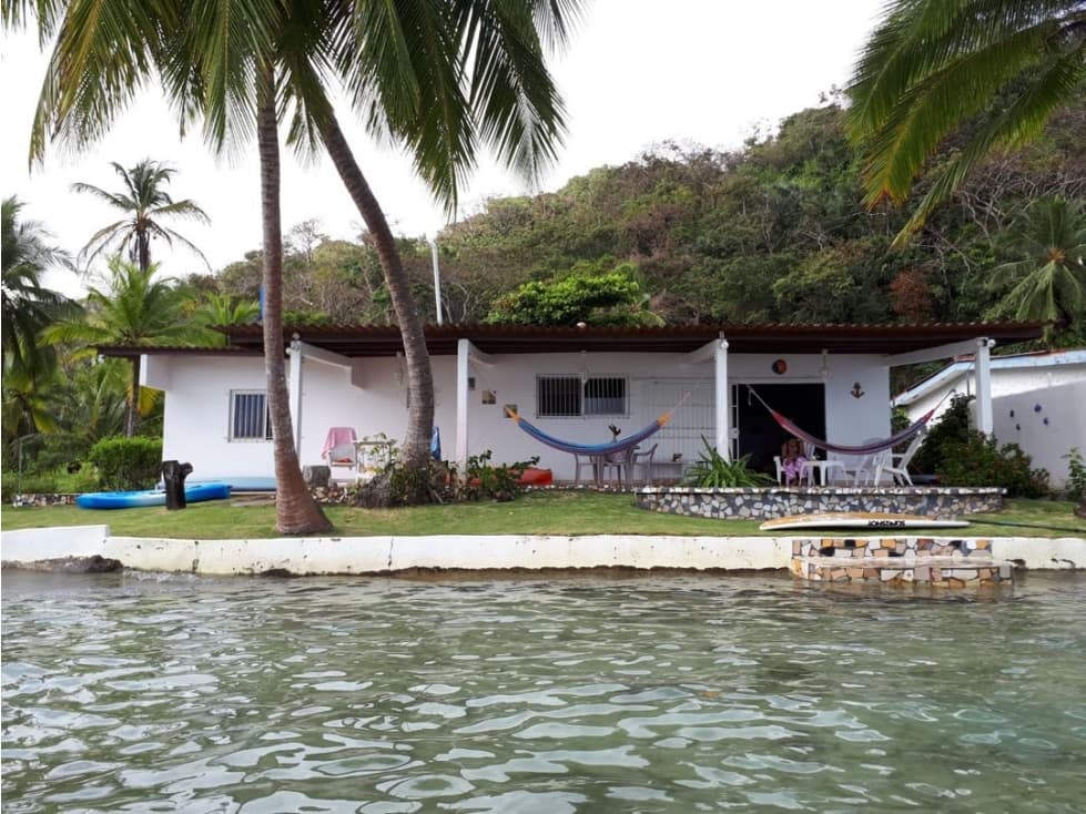 VENTA DE CASA DE PLAYA EN LA GUAIRA COLON - 1
