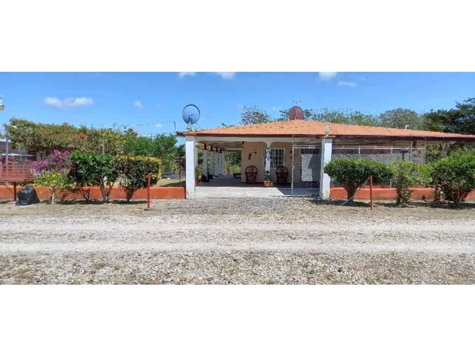 VENTA DE CASA EN PENONOMÉ, LISTA PARA MUDARSE, HERMOSA - 1