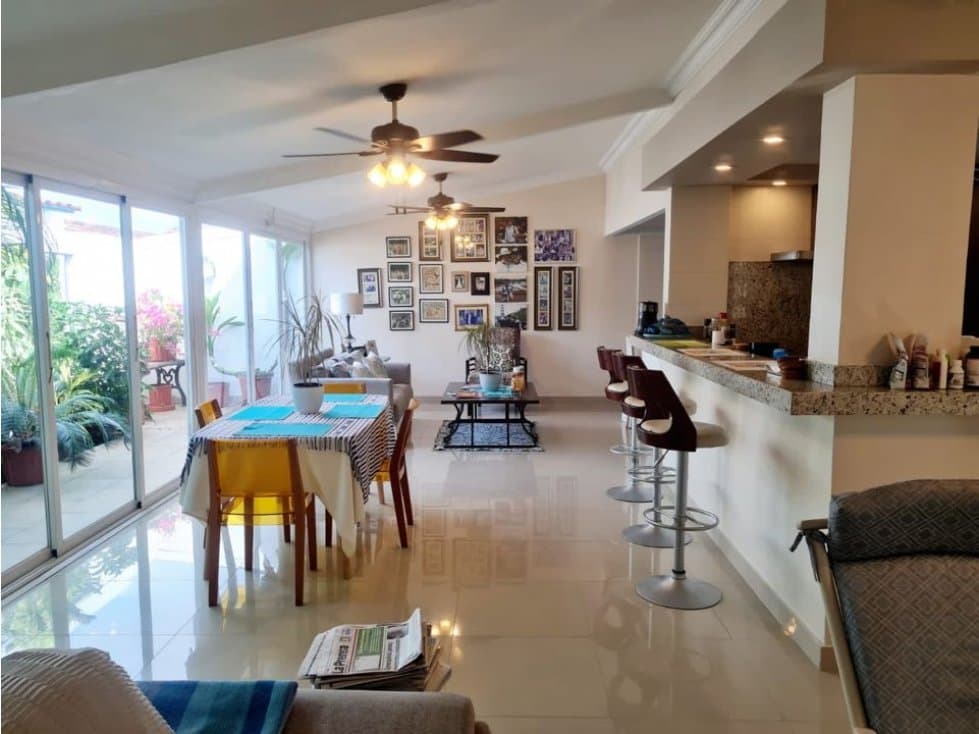 VENTA HERMOSA CASA EN ALTOS DE PANAMÁ - 1