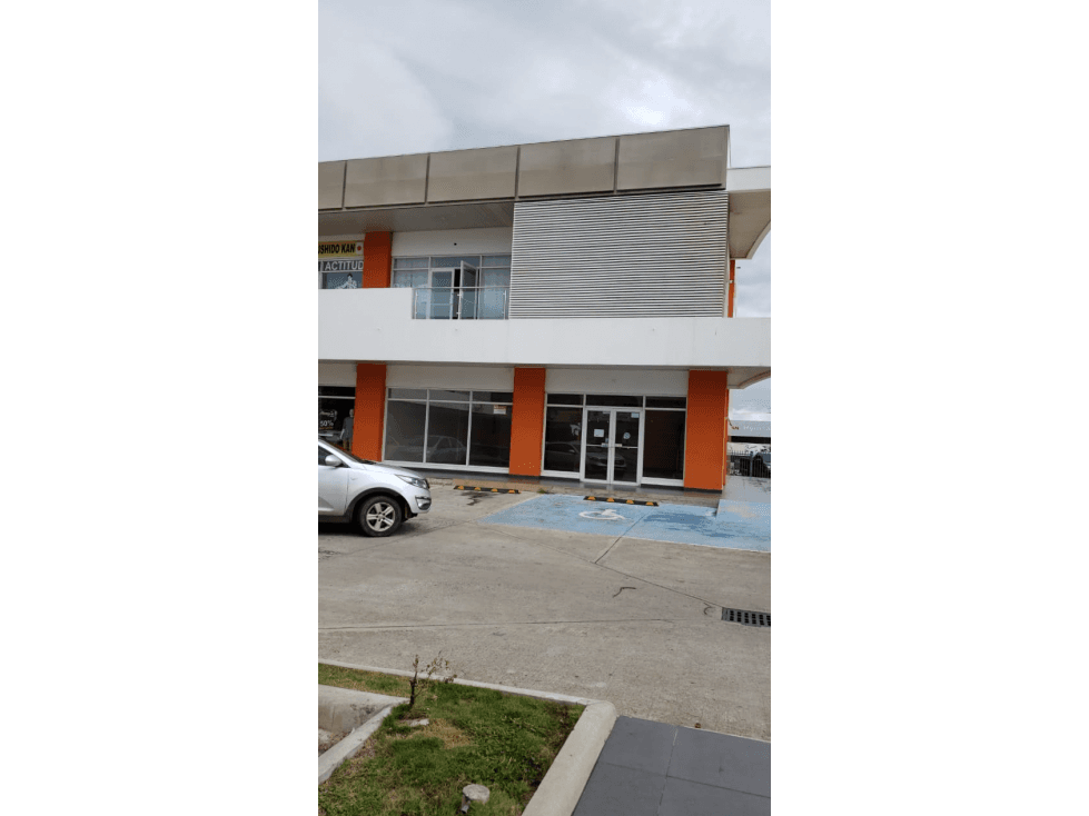 Se Alquila Local Comercial de 204m2 en Aguadulce - 1