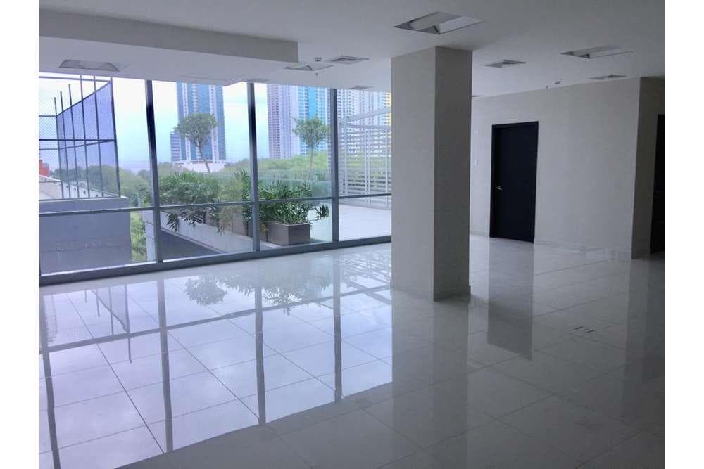 BOULEVARD DEL  ESTE - Oficina en alquiler de 121 mts2 con terraza - 1
