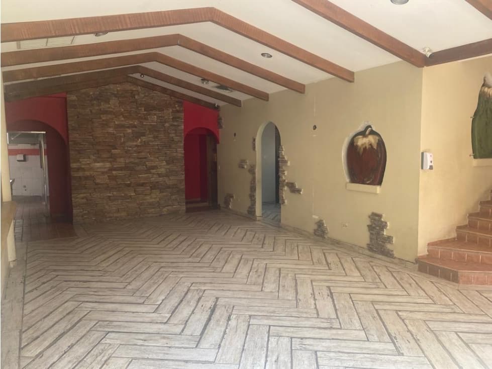 VENTA LOCAL IDEAL PARA RESTAURANT CERCA DE LA ZONA BANCARIA - 1