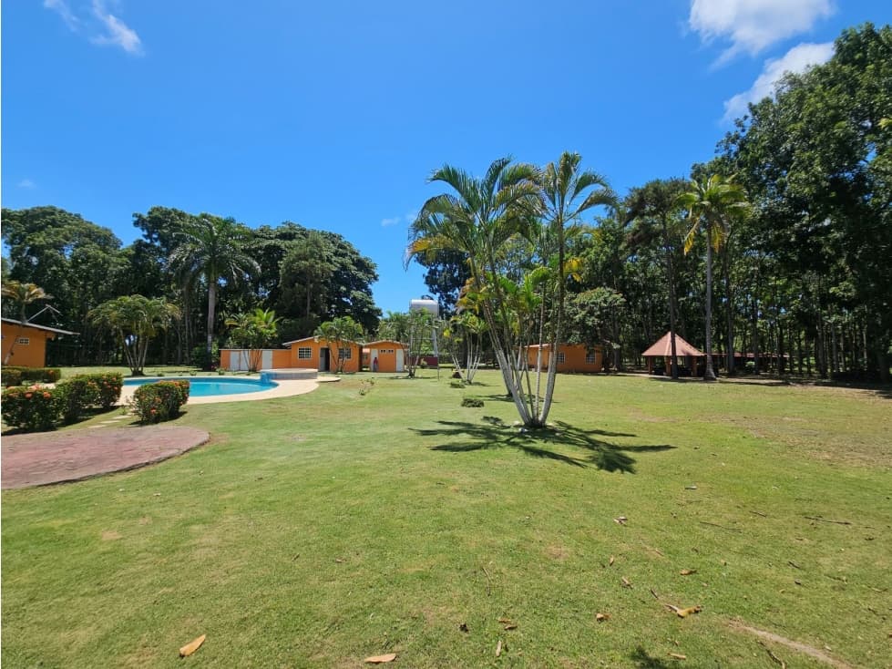 Se Vende Finca 8 Has con Casas de Hospedaje y Piscina en Río Hato (DR) - 1
